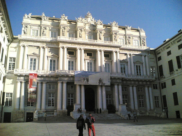 3-Genova-Palazzo_Ducale_da_Piazza_Matteotti.jpg