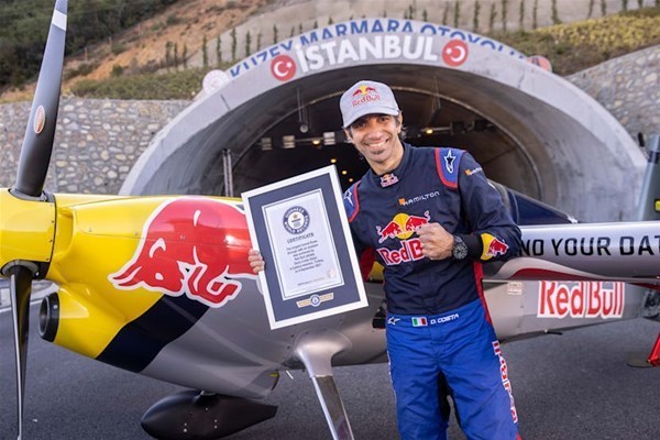 6-tunnel-pass-pilot-dario-costa-of-italy-with-guinness-world-record-certificate_GF.jpg