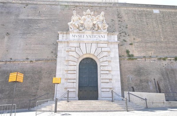 7-museo-vaticano-città-del-la-porta-d-ingresso-traduzione-per-italo-159162533_GF.jpg